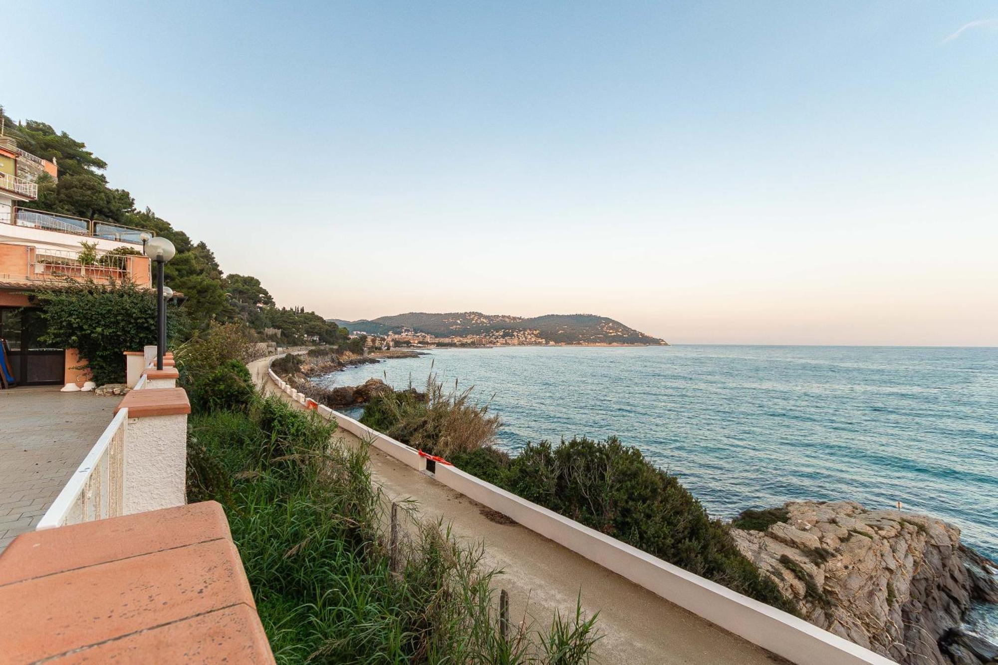 C22 Beachfront Villa - Spa Bath, Pool, Private Beach, Parking Free Marina dʼMarina dʼAndora 外观 照片